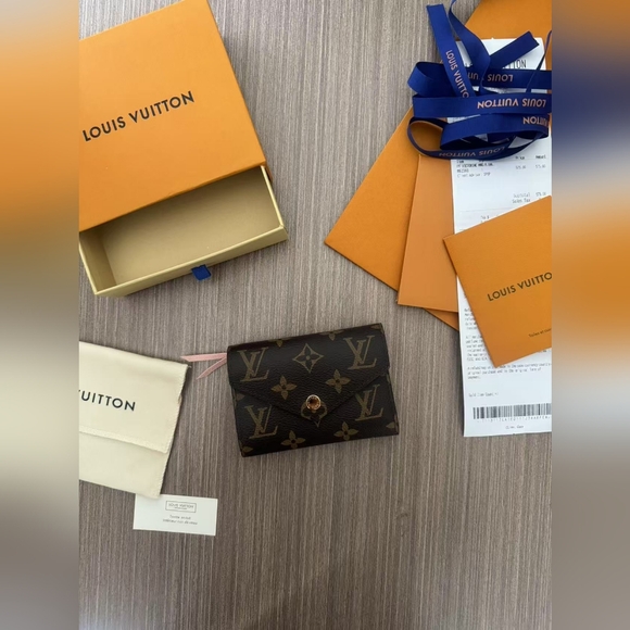 Louis Vuitton Victorine Wallet - Picture 1 of 9